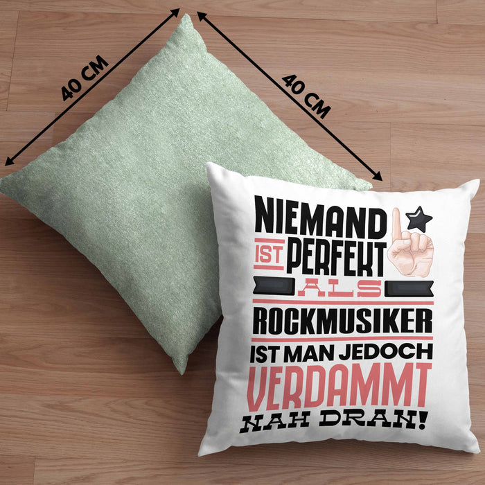 Rockmusiker Geschenk Kissen mit Füllung 40x40 Lustige Geschenkidee für Rockmusiker Geburtstag Niemand Ist Perfekt Aber Als Rockmusiker Ist Man Nah Dran (Grau) Grün Trendation