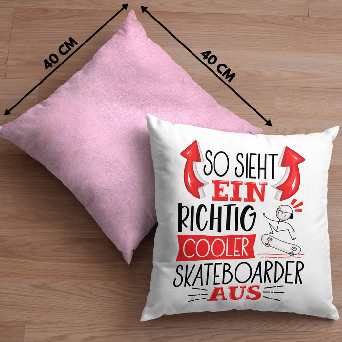 Skateboarder Kissen mit Füllung 40x40 Geschenk So Sieht Ein Richtig Cooler Skateboarder Aus Geschenkidee Spruch Lustig (Grau) Rosa Trendation