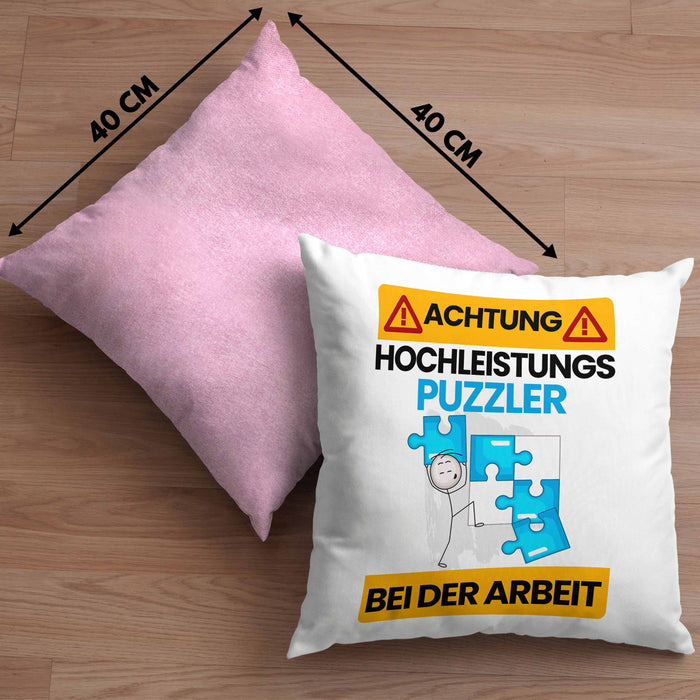 Puzzler Kissen mit Füllung 40x40 Geschenk Lustiger Spruch Geschenkidee für Puzzler Achtung Hochleistungs Puzzler Bei Der Arbeit (Grau) Rosa Trendation