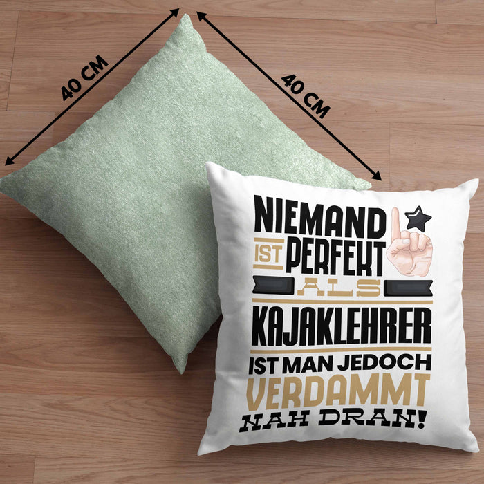 Kajaklehrer Geschenk Kissen mit Füllung 40x40 Lustige Geschenkidee für Kajaklehrer Geburtstag Niemand Ist Perfekt Aber Als Kajaklehrer Ist Man Nah Dran (Grau) Grün Trendation