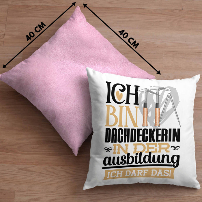 Dachdeckerin Ausbildung Start Geschenk Kissen mit Füllung 40x40 Ich Bin Dachdeckerin In Der Ausbildung Ich Darf Das Geschenkidee (Grau) Rosa Trendation