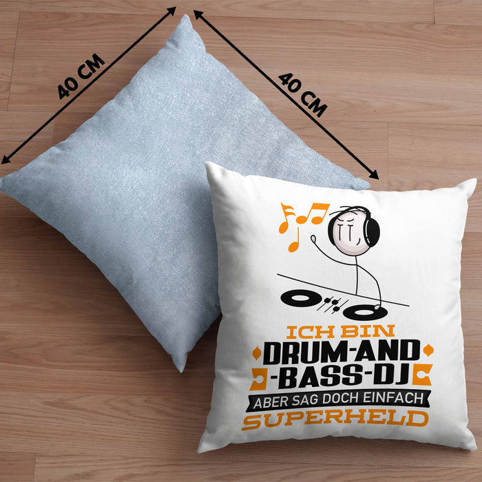 Drum-and-Bass-DJ Geschenk Kissen mit Füllung 40x40 Ich Bin Drum-and-Bass-DJ Aber Sag Doch Einfach Superheld Lustige Geschenkdiee für Drum-and-Bass-DJ (Grau) Blau Trendation