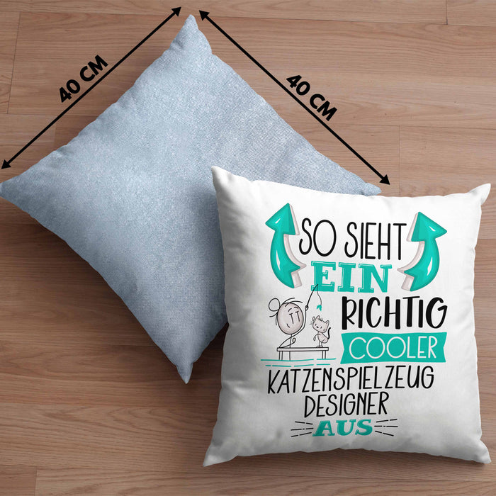 Katzenspielzeug-Designer Kissen mit Füllung 40x40 So Sieht Ein Richtig Cooler Katzenspielzeug-Designer Aus Geschenk Lustiger Spruch Geschenkidee (Grau) Blau Trendation