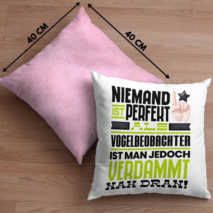 Vogelbeobachter Geschenk Kissen mit Füllung 40x40 Lustige Geschenkidee für Vogelbeobachter Geburtstag Niemand Ist Perfekt Aber Als Vogelbeobachter Ist Man Nah Dran (Grau) Rosa Trendation