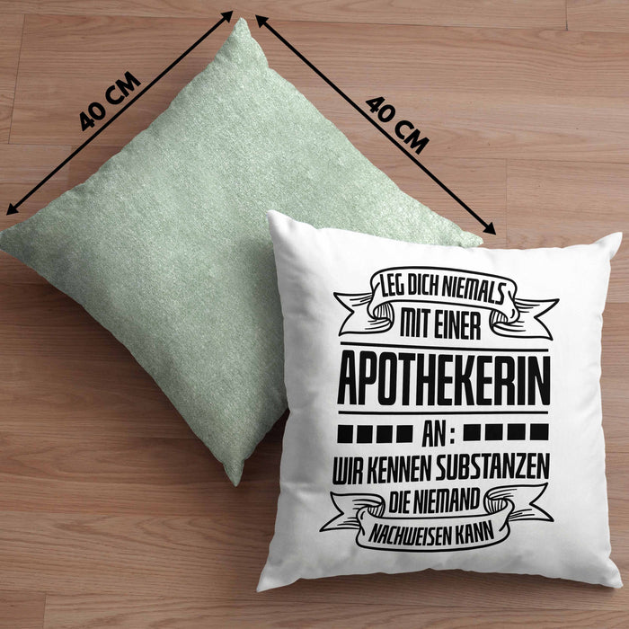 Apothekerin Kissen mit Füllung 40x40 Geschenk Wir Kennen Substanzen Die Niemand Nachweisen Kann Lustig Spruch (Grau) Grün Trendation