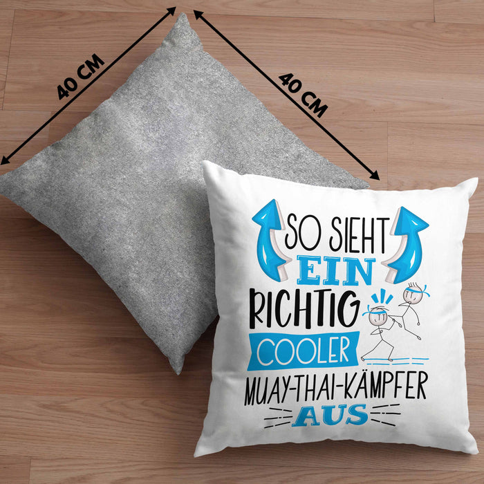 So Sieht Ein Richtig Cooler Muay-Thai-Kämpfer Aus Geschenk Kissen mit Füllung 40x40 Lustiger Spruch Geschenkidee (Grau) Grau Trendation