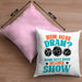 Boule Kissen mit Füllung 40x40 "Bin Ich Dran Dann Setz Dich Hin Und Genieße Die Show" Geschenk für Boule-Fans mit Spruch (Grau) Rosa Trendation
