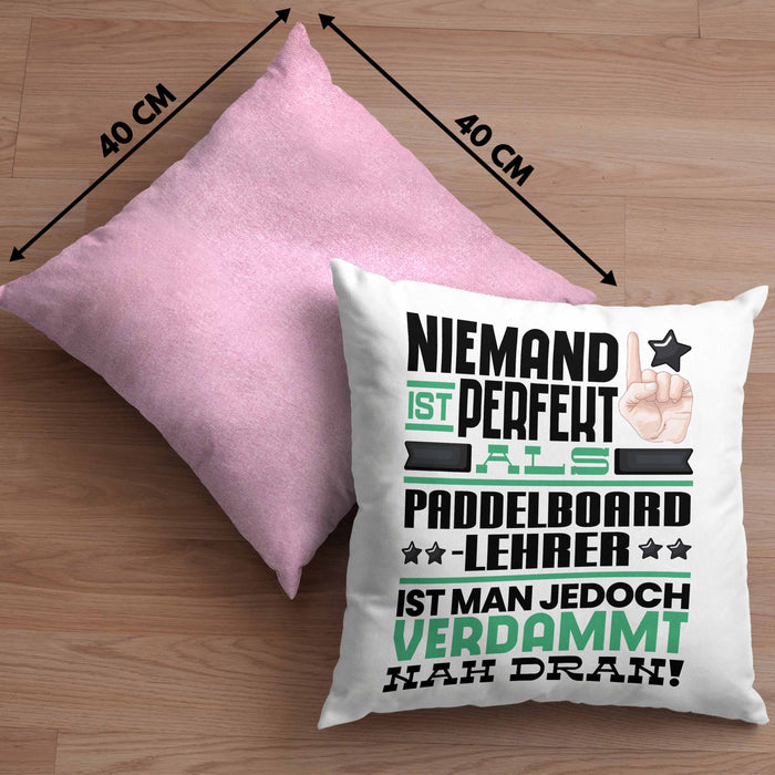 Paddelboard-Lehrer Geschenk Kissen mit Füllung 40x40 Lustige Geschenkidee für Paddelboard-Lehrer Geburtstag Niemand Ist Perfekt Aber Als Paddelboard-Lehrer Ist Man Nah Dran (Grau) Rosa Trendation