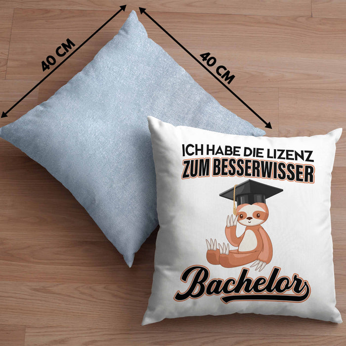 Bachelor Geschenk Abschluss Kissen mit Füllung 40x40 Spruch Master Abitur Abi Graduation Bestanden Prüfung Lizenz zum Besserwisser (Grau) Blau Trendation