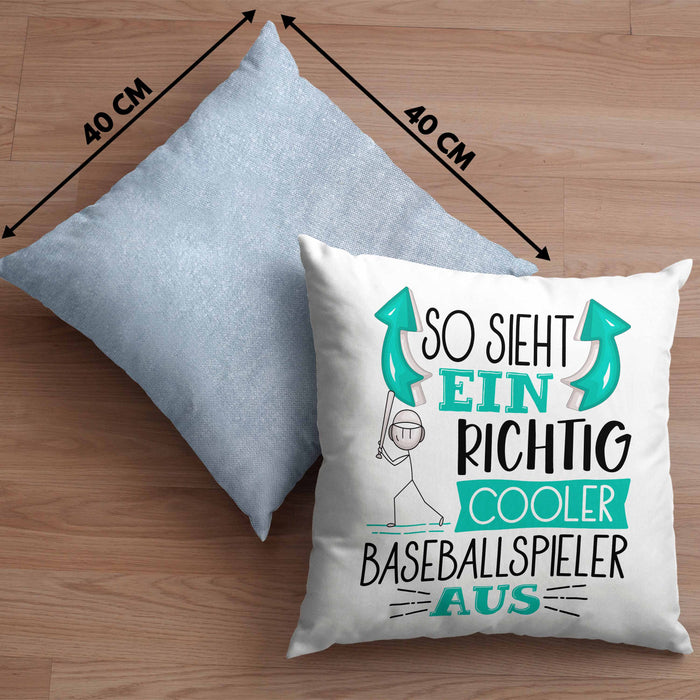 So Sieht Ein Richtig Cooler Baseballspieler Aus Geschenk Kissen mit Füllung 40x40 Lustiger Spruch Geschenkidee (Grau) Blau Trendation
