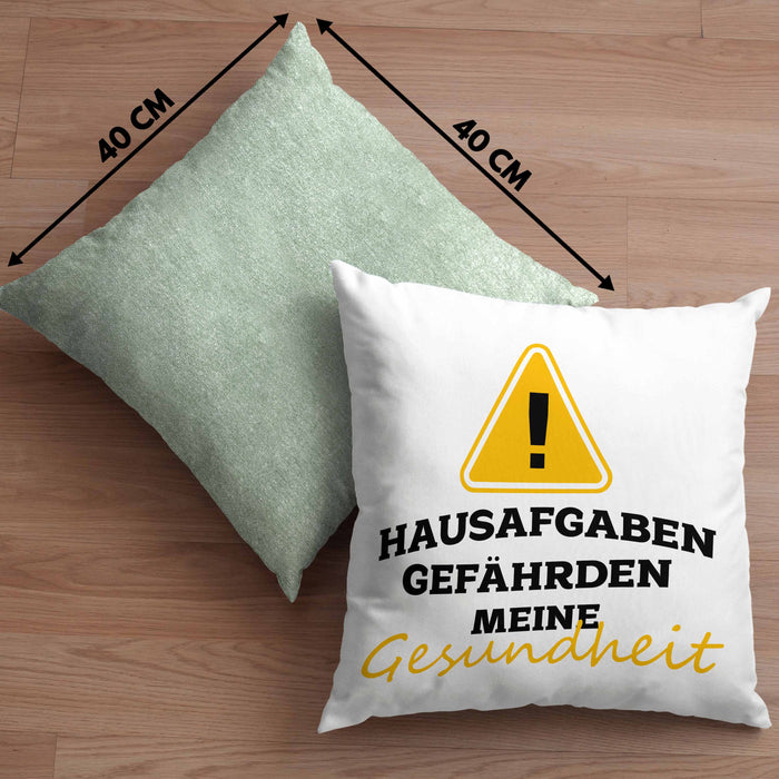 Lustige Kissen mit Füllung 40x40 "Hausaufgaben gefährden meine Gesundheit" Geschenk für Schüler (Grau) Grün Trendation