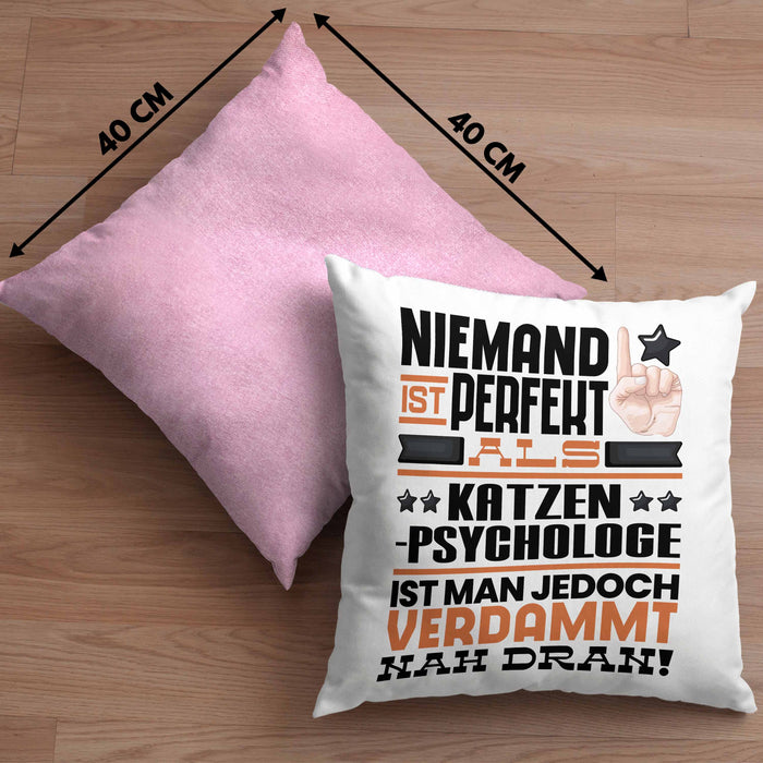 Katzenpsychologe Geschenk Kissen mit Füllung 40x40 Lustige Geschenkidee für Katzenpsychologe Geburtstag Niemand Ist Perfekt Aber Als Katzenpsychologe Ist Man Nah Dran (Grau) Rosa Trendation