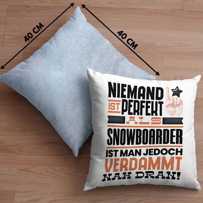 Snowboarder Geschenk Kissen mit Füllung 40x40 Lustige Geschenkidee für Snowboarder Geburtstag Niemand Ist Perfekt Aber Als Snowboarder Ist Man Nah Dran (Grau) Blau Trendation