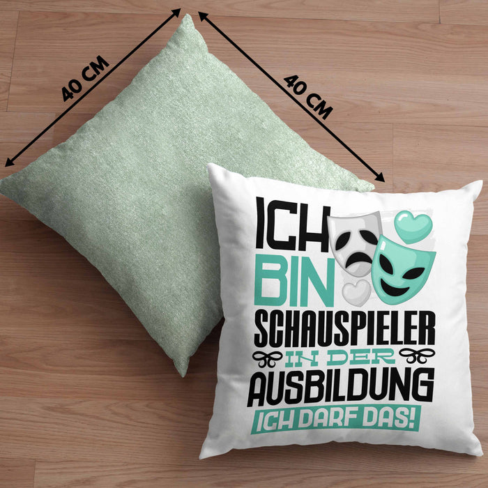Schauspieler Ausbildung Kissen mit Füllung 40x40 Geschenk Ich Bin Schauspieler In Der Ausbildung Ich Darf Das Geschenkidee Spruch (Grau) Grün Trendation