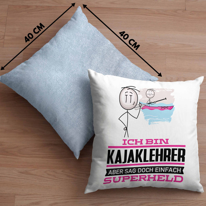 Kajaklehrer Geschenk Kissen mit Füllung 40x40 Ich Bin Kajaklehrer Aber Sag Doch Einfach Superheld Lustige Geschenkdiee für Kajaklehrer (Grau) Blau Trendation