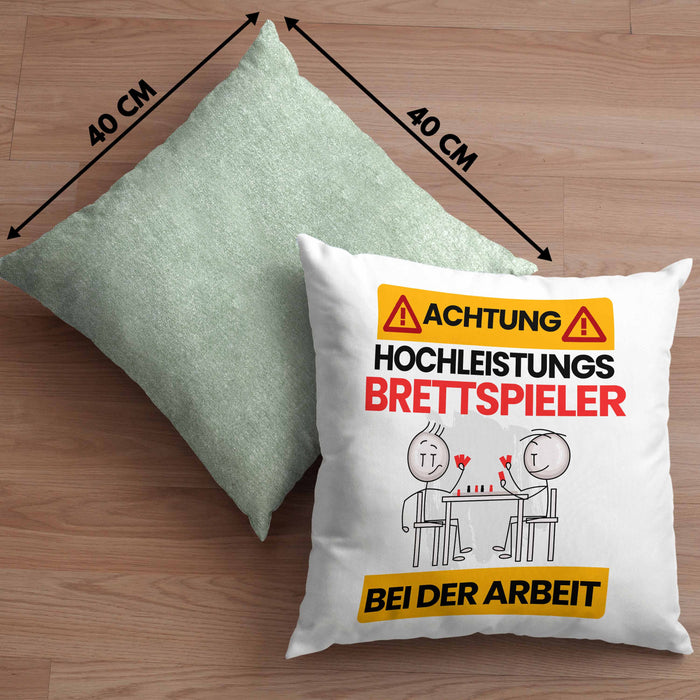 Brettspieler Kissen mit Füllung 40x40 Geschenk Lustiger Spruch Geschenkidee für Brettspieler Achtung Hochleistungs Brettspieler Bei Der Arbeit (Grau) Grün Trendation