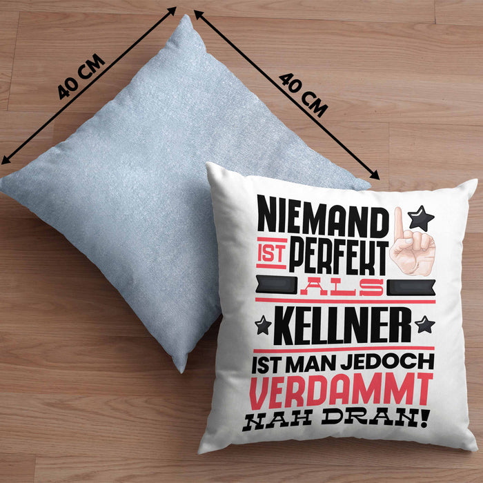 Kellner Geschenk Kissen mit Füllung 40x40 Lustige Geschenkidee für Kellner Geburtstag Niemand Ist Perfekt Aber Als Kellner Ist Man Nah Dran (Grau) Blau Trendation