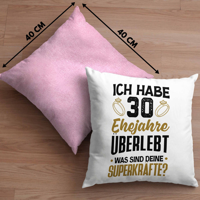 30. Hochzeitstag Kissen mit Füllung 40x40 Geschenk Perlen-Hochzeit Geschenkidee Ehemann Ehefrau Ich Habe 30 Ehejahre Überlebt (Grau) Rosa Trendation