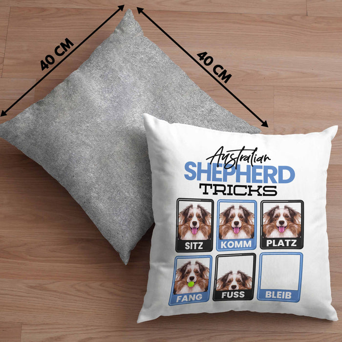 Australian Shepherd Besitzer Kissen mit Füllung 40x40 Geschenk Lustiger Spruch Geschenkidee Australian Shepherd Tricks Bleib (Grau) Grau Trendation