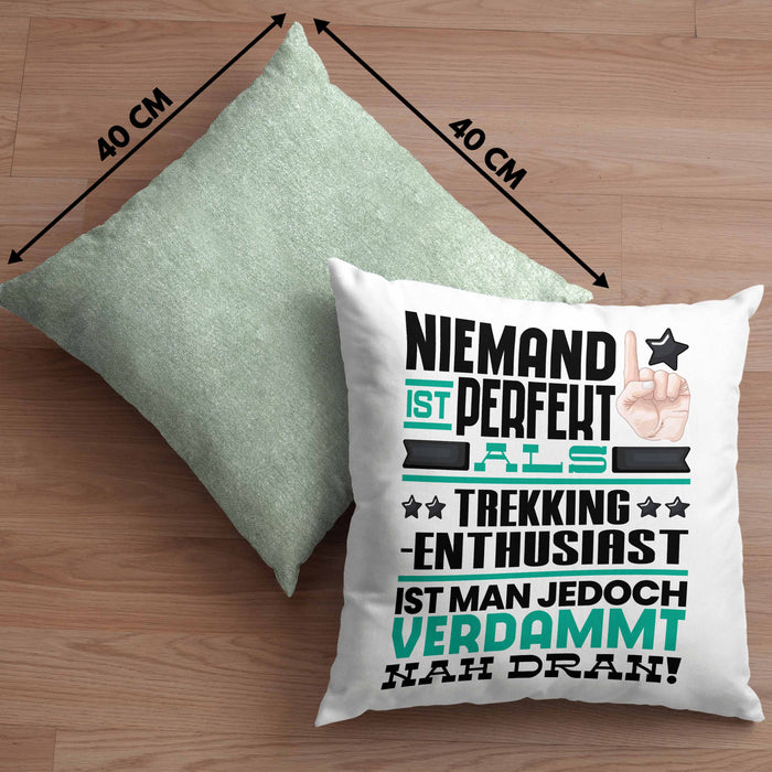 Trekking-Enthusiast Geschenk Kissen mit Füllung 40x40 Lustige Geschenkidee für Trekking-Enthusiast Geburtstag Niemand Ist Perfekt Aber Als Trekking-Enthusiast Ist Man Nah Dran (Grau) Grün Trendation