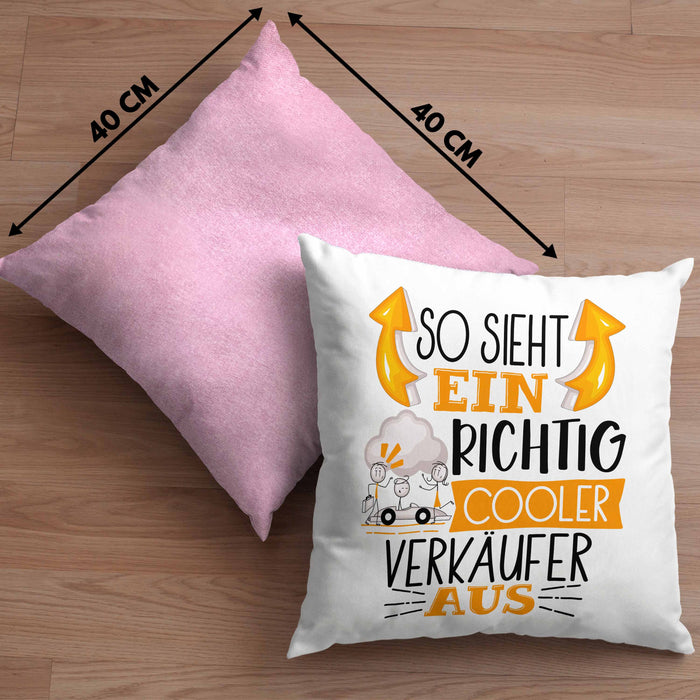 Autoverkäufer Kissen mit Füllung 40x40 Geschenk So Sieht Ein Richtig Cooler Autoverkäufer Aus Geschenkidee Spruch Lustig (Grau) Rosa Trendation