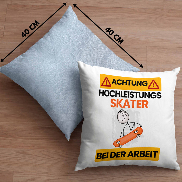 Skater Kissen mit Füllung 40x40 Geschenk Lustiger Spruch Geschenkidee für Skater Achtung Hochleistungs Skater Bei Der Arbeit (Grau) Blau Trendation