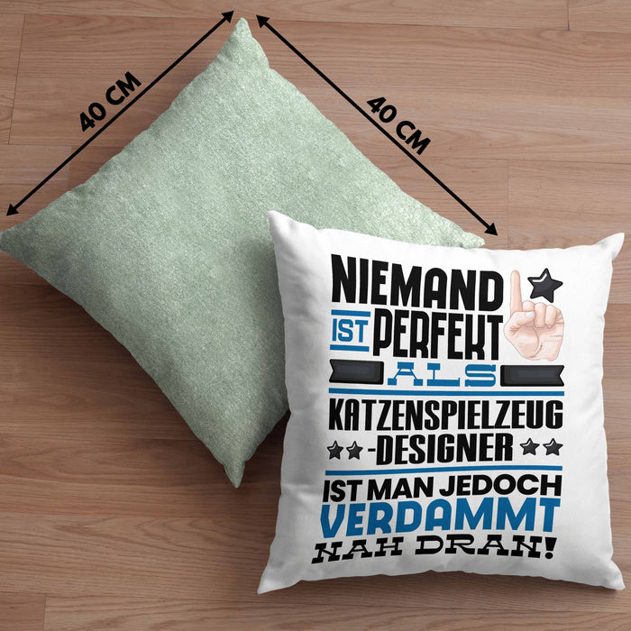 Katzenspielzeug-Designer Geschenk Kissen mit Füllung 40x40 Lustige Geschenkidee für Katzenspielzeug-Designer Geburtstag Niemand Ist Perfekt Aber Als Katzenspielzeug-Designer Ist Man Nah Dran (Grau) Grün Trendation