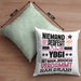 Yogi Geschenk Kissen mit Füllung 40x40 Lustige Geschenkidee für Yogi Geburtstag Niemand Ist Perfekt Aber Als Yogi Ist Man Nah Dran (Grau) Grün Trendation