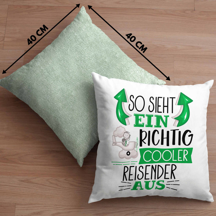 So Sieht Ein Richtig Cooler Reisender Aus Geschenk Kissen mit Füllung 40x40 Lustiger Spruch Geschenkidee (Grau) Grün Trendation