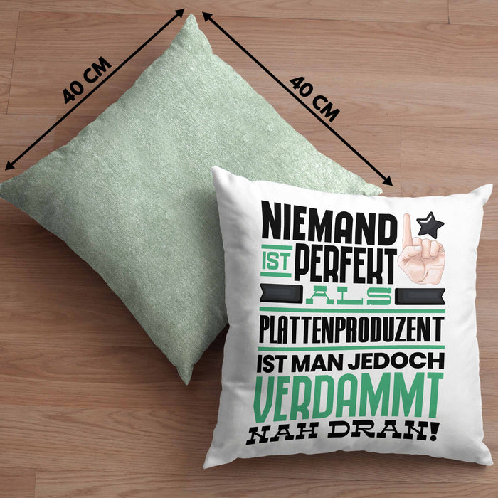 Plattenproduzent Geschenk Kissen mit Füllung 40x40 Lustige Geschenkidee für Plattenproduzent Geburtstag Niemand Ist Perfekt Aber Als Plattenproduzent Ist Man Nah Dran (Grau) Grün Trendation