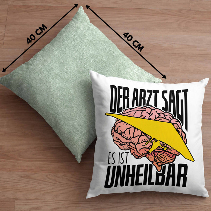 Geschenk für Drachenflieger Kissen mit Füllung 40x40 Spruch Hängegleiter "Der Arzt Sagt Es Ist Unheilbar" (Grau) Grün Trendation
