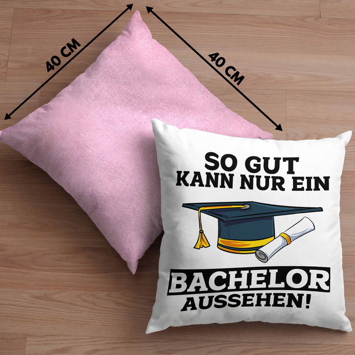 Kissen mit Füllung 40x40 Geschenk Bestandene Bachelor-Prüfung Geschenkidee So Gut Kann Nur Ein Bachelor Aussehen (Grau) Rosa Trendation