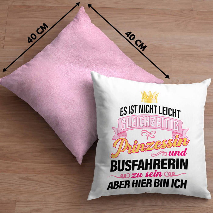 Busfahrerin Geschenk Kissen mit Füllung 40x40 Lustig Spruch Geschenkidee Bus-Fahrerin Prinzessin Zubehör (Grau) Rosa Trendation