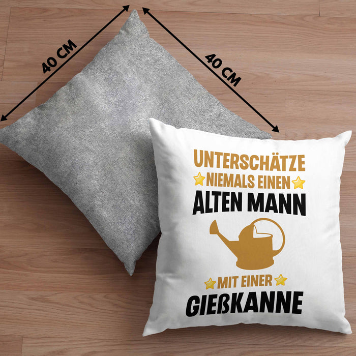 Alter Mann Gärtner Kissen mit Füllung 40x40 mit Spruch Garten Hobbygärtner Geschenk Lustig (Grau) Grau Trendation