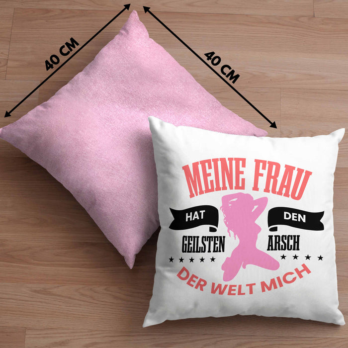 Lustige Kissen mit Füllung 40x40 "Meine Frau Hat Den Geilsten Arsch Der Welt - Mich" Witziges Geschenk für den Partner (Grau) Rosa Trendation