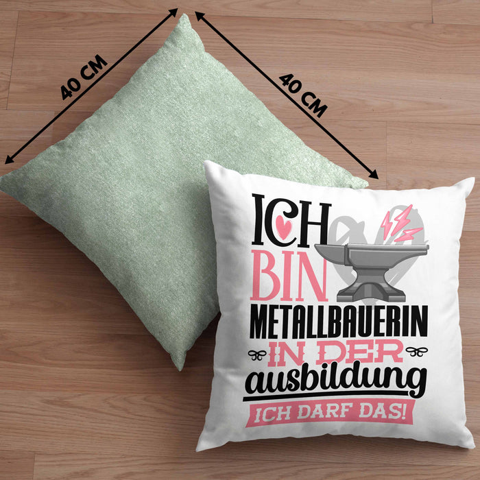 Metallbauerin Ausbildung Start Geschenk Kissen mit Füllung 40x40 Ich Bin Metallbauerin In Der Ausbildung Ich Darf Das Geschenkidee (Grau) Grün Trendation