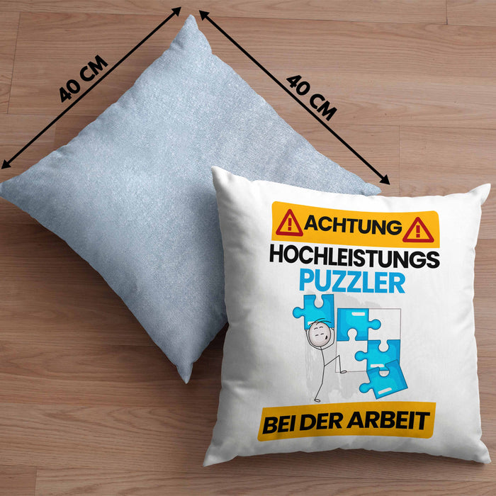 Puzzler Kissen mit Füllung 40x40 Geschenk Lustiger Spruch Geschenkidee für Puzzler Achtung Hochleistungs Puzzler Bei Der Arbeit (Grau) Blau Trendation