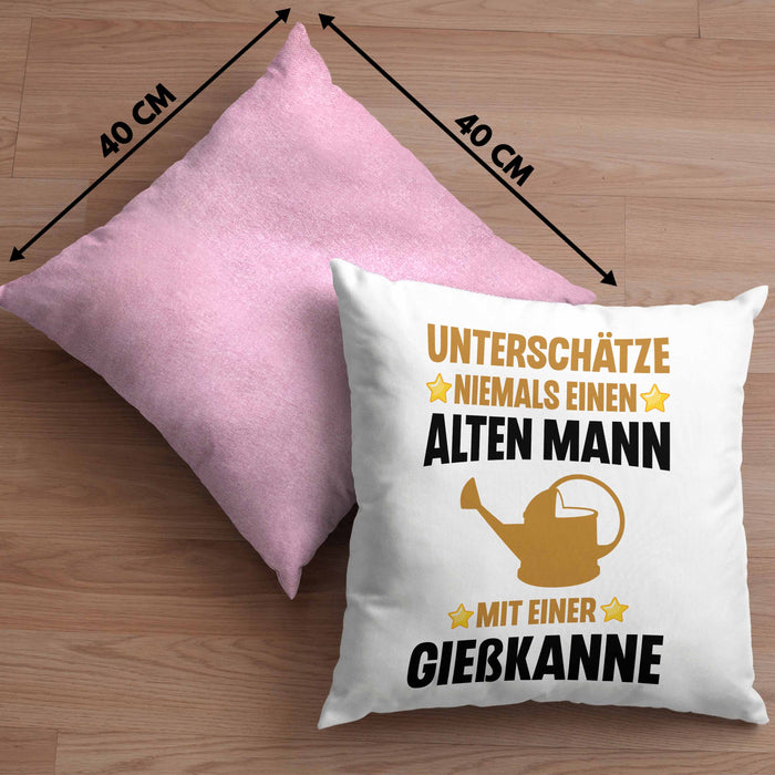 Alter Mann Gärtner Kissen mit Füllung 40x40 mit Spruch Garten Hobbygärtner Geschenk Lustig (Grau) Rosa Trendation