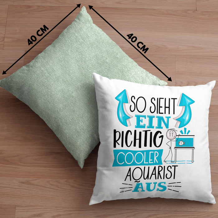 Aquarist Kissen mit Füllung 40x40 So Sieht Ein Richtig Cooler Aquarist Aus Geschenk Lustiger Spruch Geschenkidee (Grau) Grün Trendation