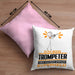 Trompeter Geschenk Kissen mit Füllung 40x40 Ich Bin Trompeter Aber Sag Doch Einfach Superheld Lustige Geschenkdiee für Trompeter (Grau) Rosa Trendation