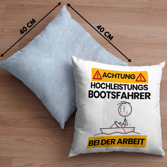 Bootsfahrer Kissen mit Füllung 40x40 Geschenk Lustiger Spruch Geschenkidee für Bootsfahrer Achtung Hochleistungs Bootsfahrer Bei Der Arbeit (Grau) Blau Trendation