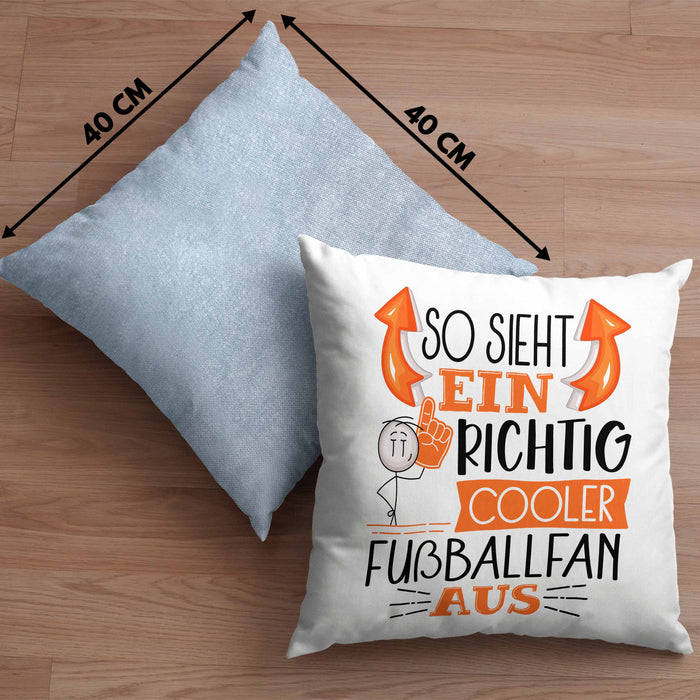 So Sieht Ein Richtig Cooler Fußballfan Aus Geschenk Kissen mit Füllung 40x40 Lustiger Spruch Geschenkidee (Grau) Blau Trendation