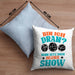 Boule Kissen mit Füllung 40x40 "Bin Ich Dran Dann Setz Dich Hin Und Genieße Die Show" Geschenk für Boule-Fans mit Spruch (Grau) Blau Trendation