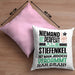 Stiefenkel Geschenk Kissen mit Füllung 40x40 Lustige Geschenkidee für Stiefenkel Geburtstag Niemand Ist Perfekt Aber Als Stiefenkel Ist Man Nah Dran (Grau) Rosa Trendation