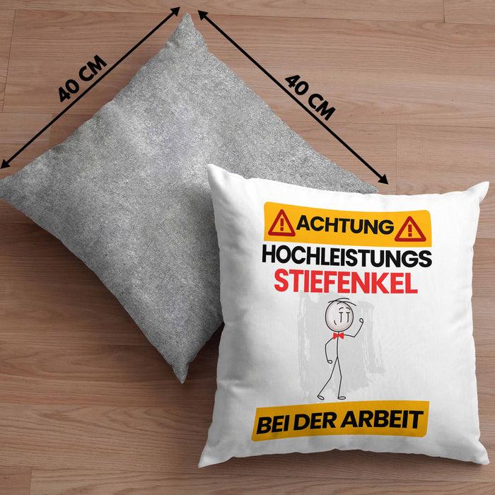 Stiefenkel Kissen mit Füllung 40x40 Geschenk Lustiger Spruch Geschenkidee für Stiefenkel Achtung Hochleistungs Stiefenkel Bei Der Arbeit (Grau) Grau Trendation