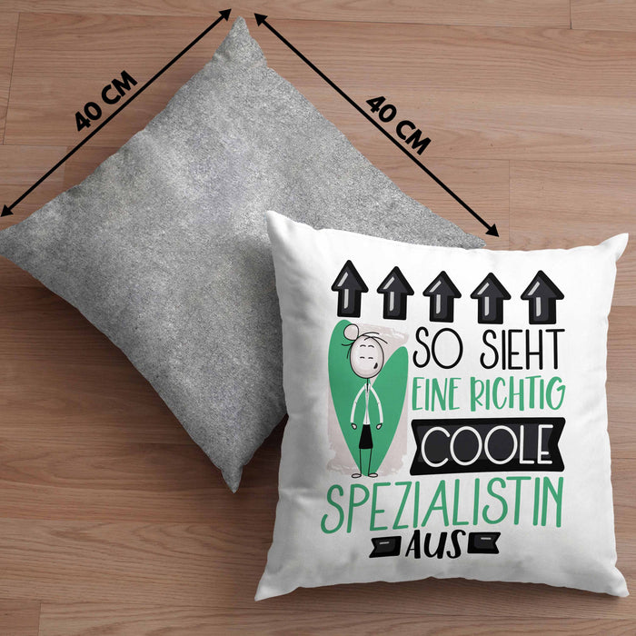 Spezialistin Geschenk Kissen mit Füllung 40x40 Lustig Geschenkidee für Spezialistin Geburtstag So Sieht Eine Richtig Coole Spezialistin Aus Frauen Spruch (Grau) Grau Trendation
