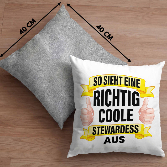 Stewardess Kissen mit Füllung 40x40 Geschenk für Stewardessin Lustiger Spruch Lustig Flugbegleiterin Sprüche (Grau) Grau Trendation