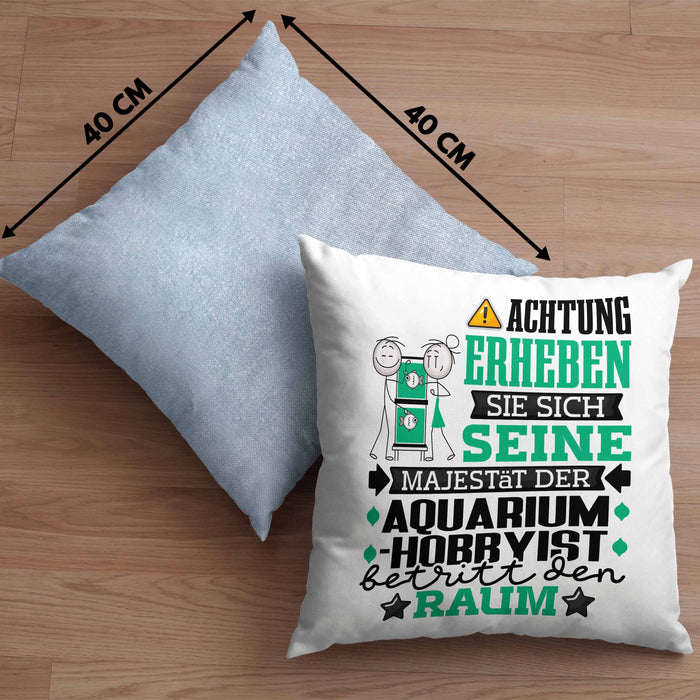 Aquarium-Hobbyist Geschenk Kissen mit Füllung 40x40 Lustiger Spruch Erheben Sie Sich Der Aquarium-Hobbyist Betritt den Raum (Grau) Blau Trendation
