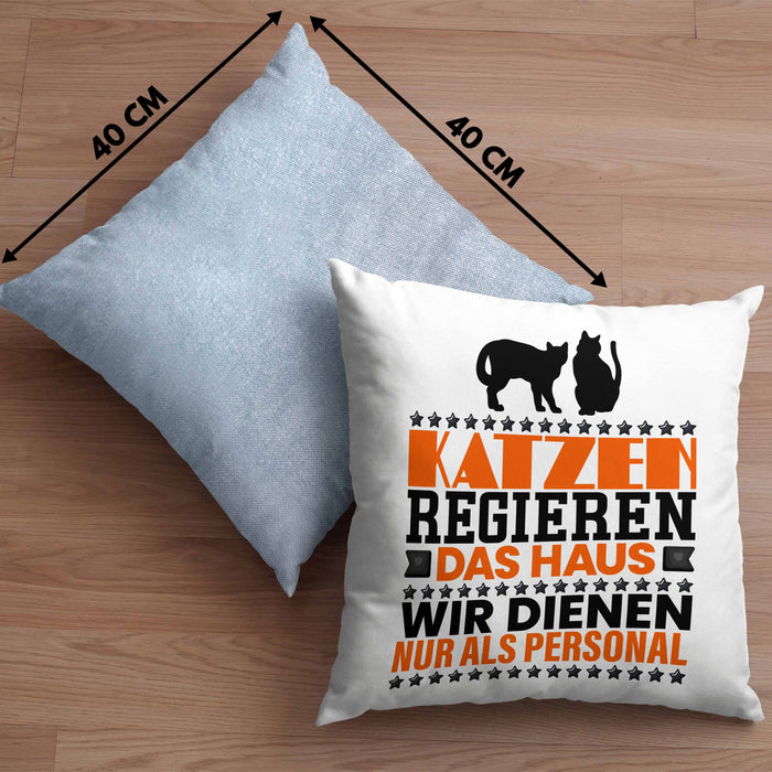 Katze Kissen mit Füllung 40x40 Geschenk Spruch Geschenkidee für Katzen-Mama Papa Katzenliebhaber Katzen Regieren Das Haus Wir Dienen Nur Als Personal (Grau) Blau Trendation