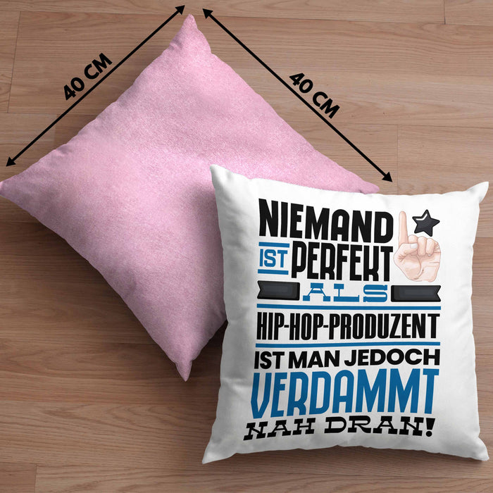 Hip-Hop-Produzent Geschenk Kissen mit Füllung 40x40 Lustige Geschenkidee für Hip-Hop-Produzent Geburtstag Niemand Ist Perfekt Aber Als Hip-Hop-Produzent Ist Man Nah Dran (Grau) Rosa Trendation